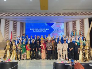 Moment foto bersama diacara angkat janji pra klinik ke-XXI tahun akademik 2025/2026 Stikes Budi Luhur Kota Cimahi. ft ist