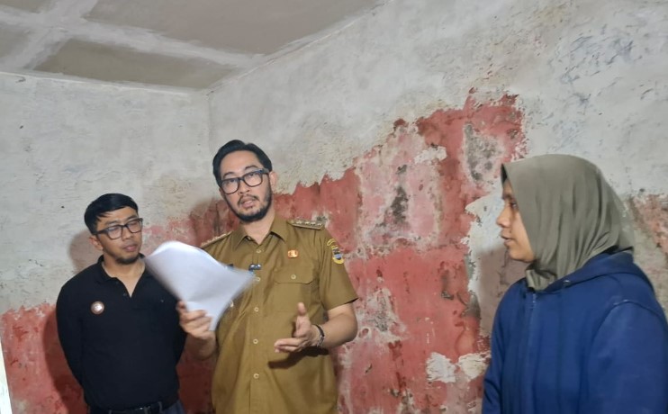 Dana CSR Kurang untuk Perbaikan Rutilahu, Jeje Rogoh Kocek Sendiri