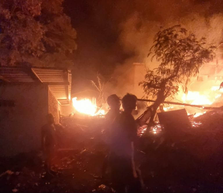 Dua Rumah di Cipatat Terbakar, Kerugian Ditaksir Rp350 Juta
